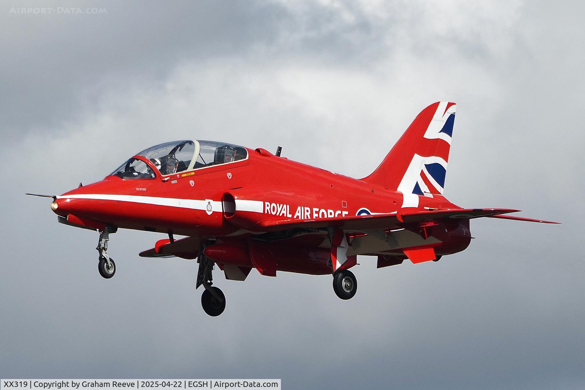 XX319, 1980 Hawker Siddeley Hawk T.1A C/N 162/312144, In the circuit at Norwich.