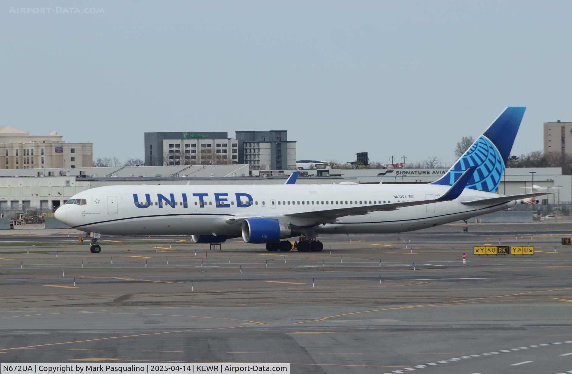 N672UA, 1999 Boeing 767-322 C/N 30027, Boeing 767-322