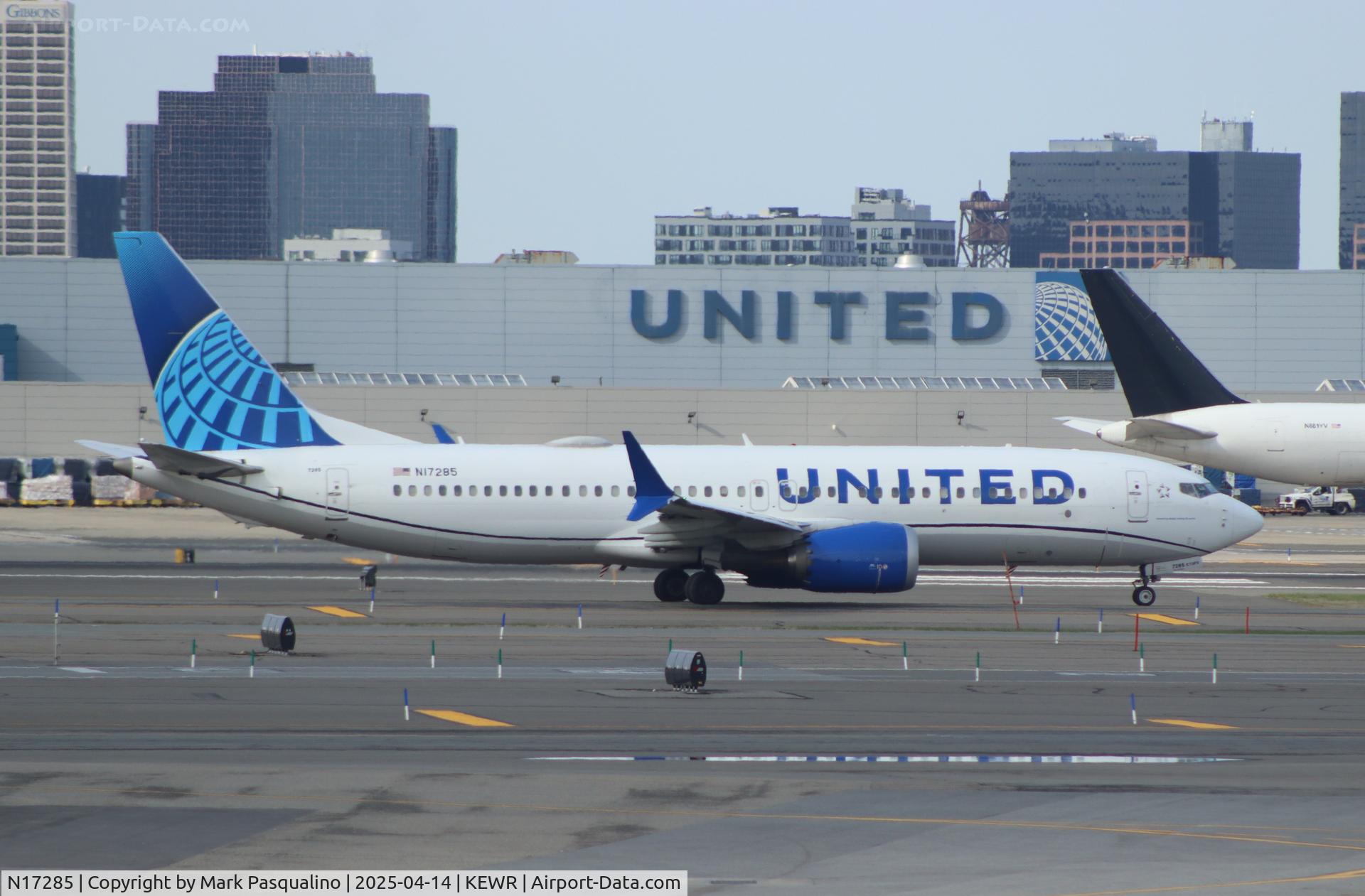 N17285, 2022 Boeing 737-8 MAX C/N 61853, Boeing 737-8 MAX