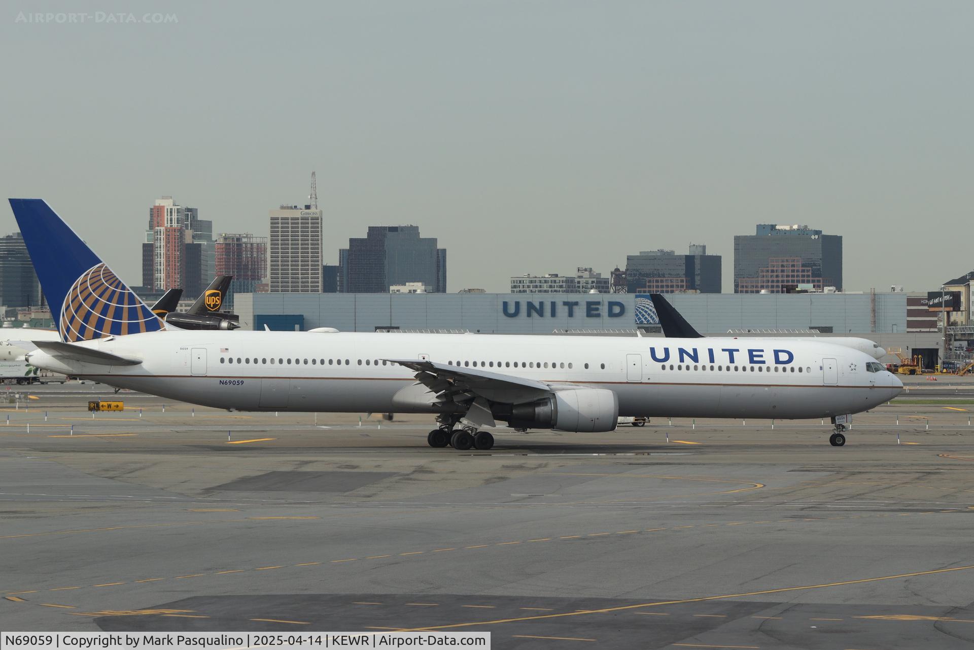 N69059, 2002 Boeing 767-424/ER C/N 29454, Boeing 767-424/ER