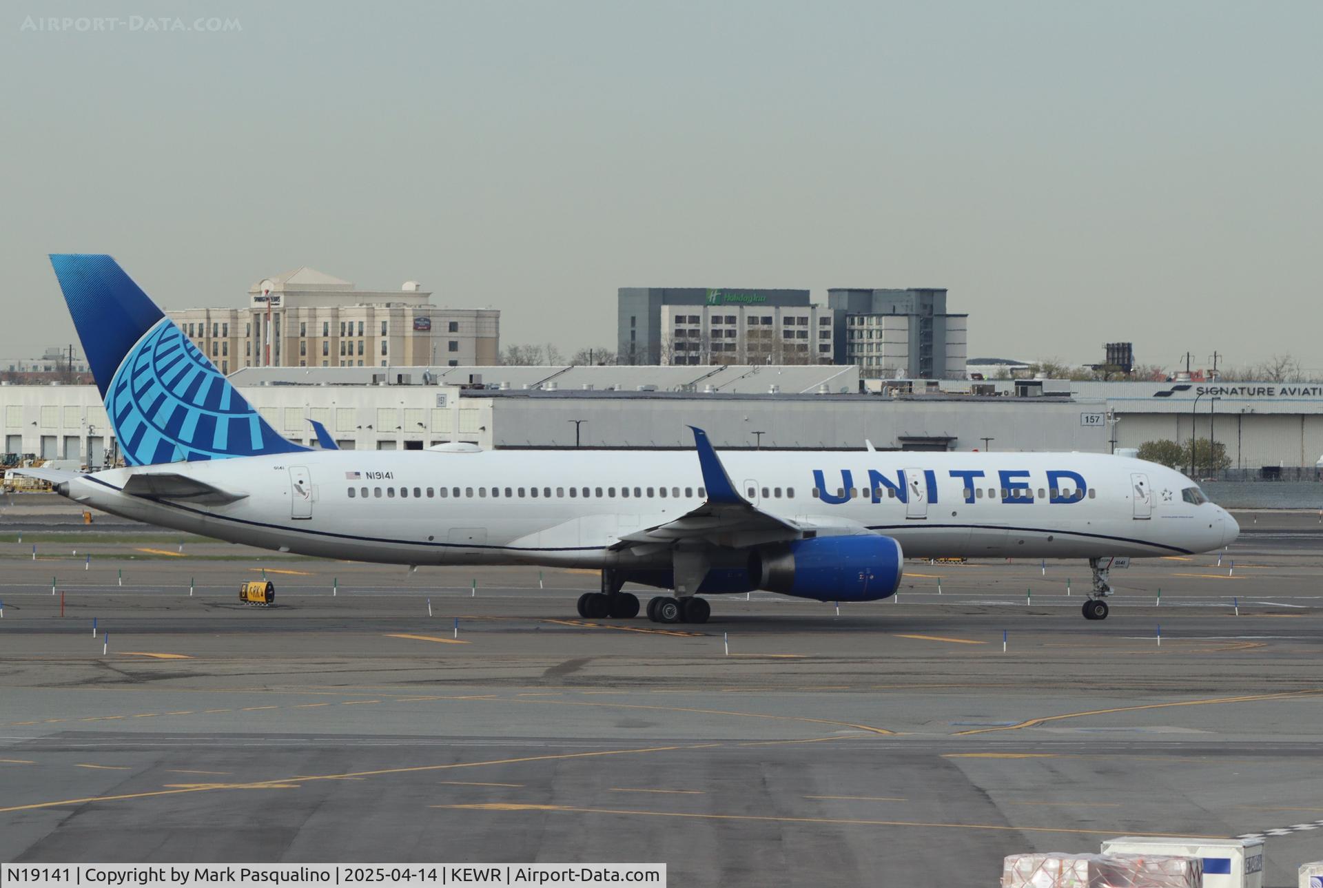 N19141, 2000 Boeing 757-224 C/N 30354, Boeing 757-224