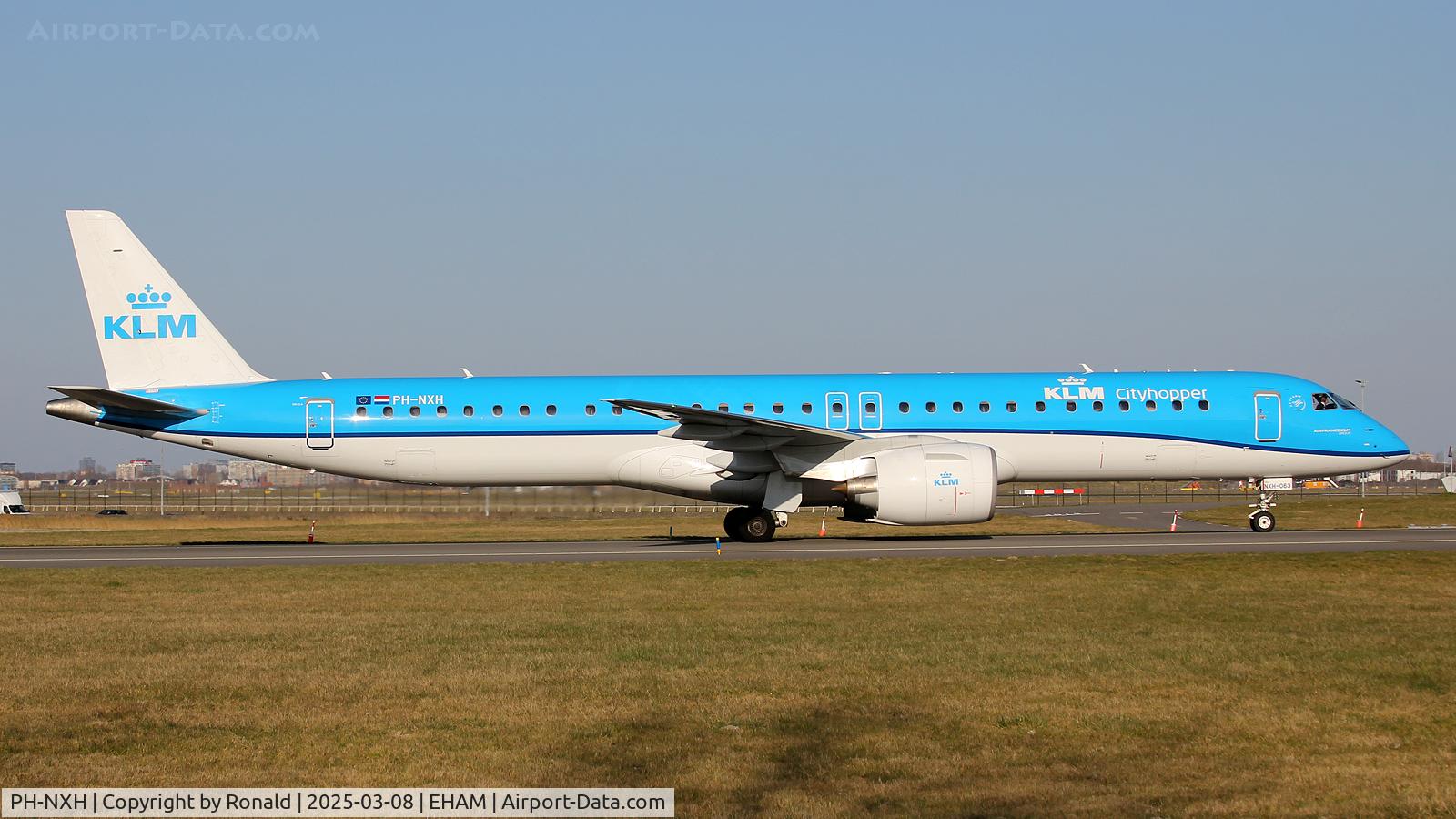 PH-NXH, 2022 Embraer E195-E2 C/N 19020063, at eham