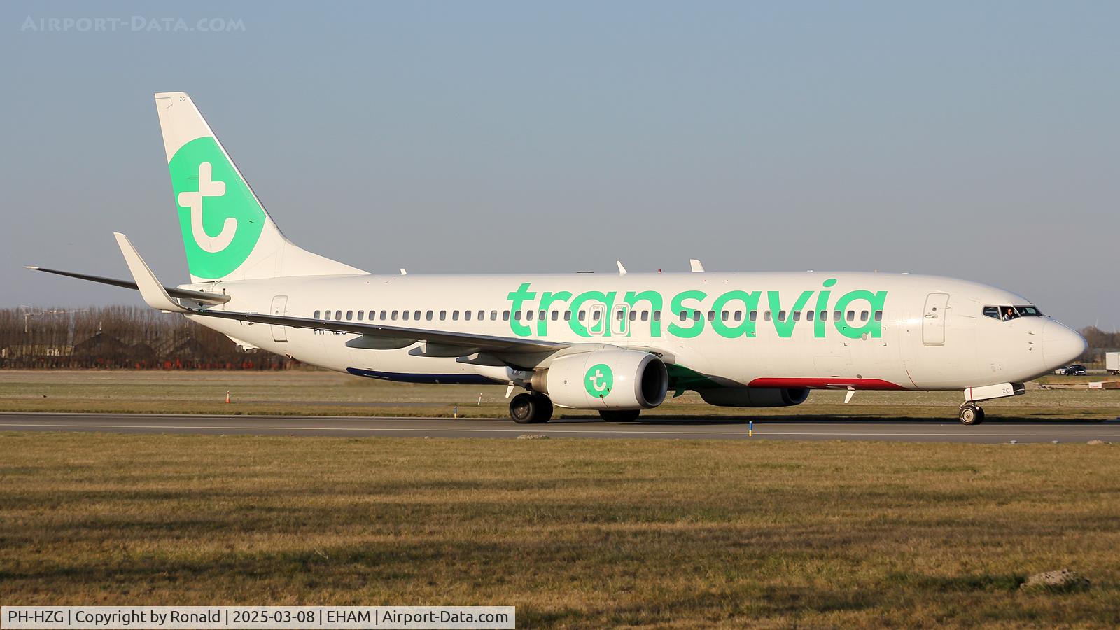 PH-HZG, 2000 Boeing 737-8K2 C/N 28379, at eham