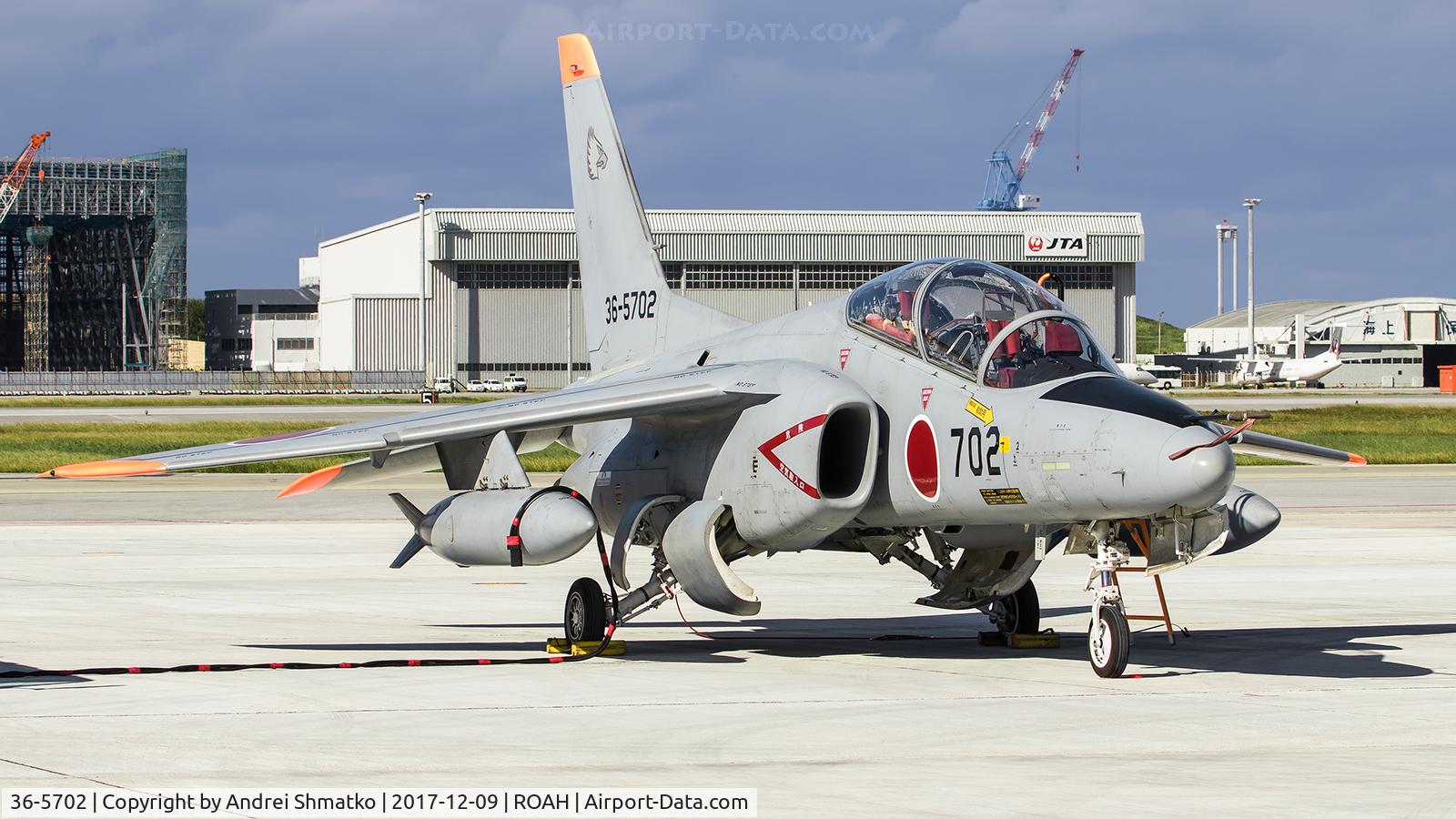 36-5702, Kawasaki T-4 C/N 1102, Naha airshow.