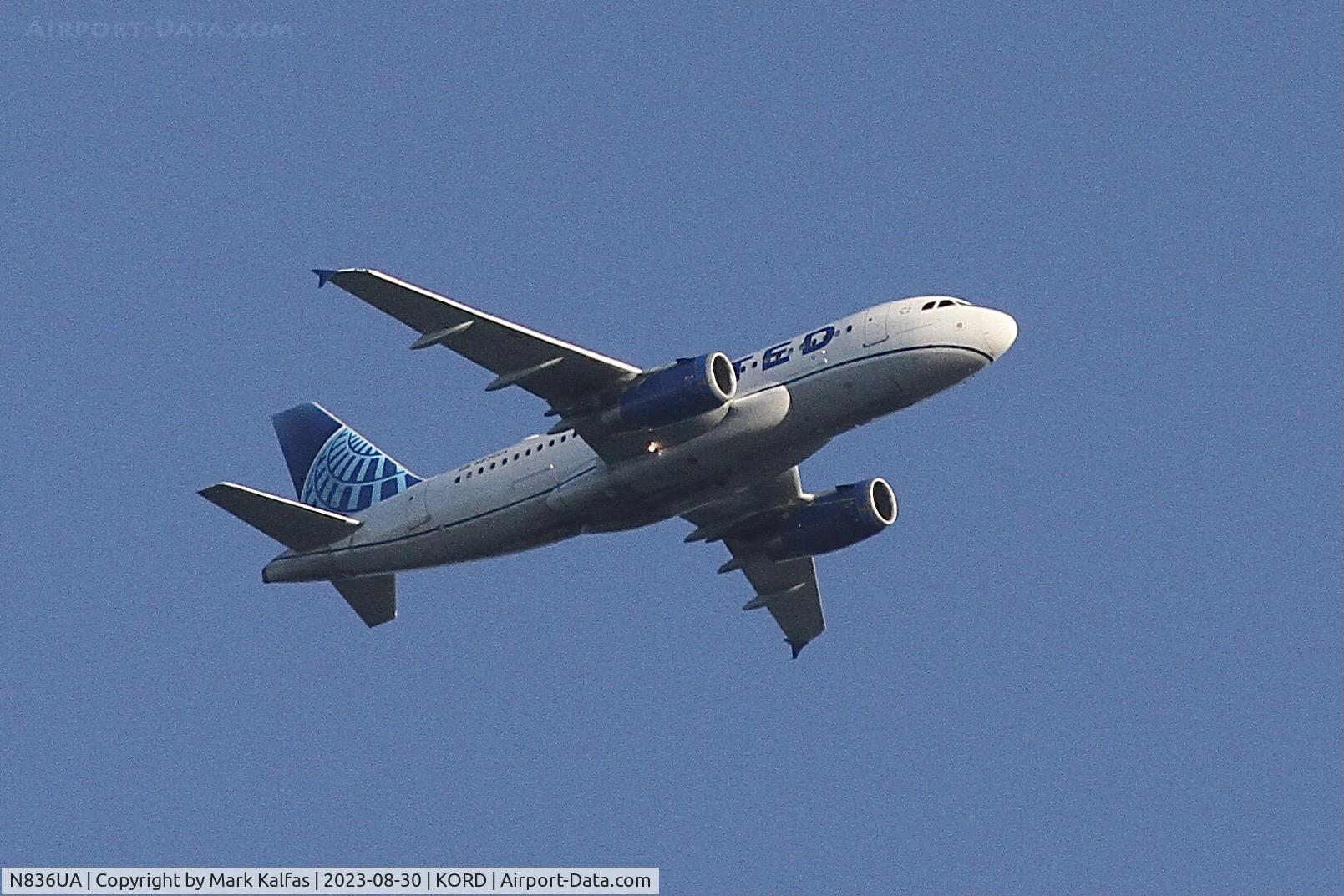 N836UA, 2001 Airbus A319-131 C/N 1460, A319 United Airlines Airbus A319-131 N836UA arriving KORD
