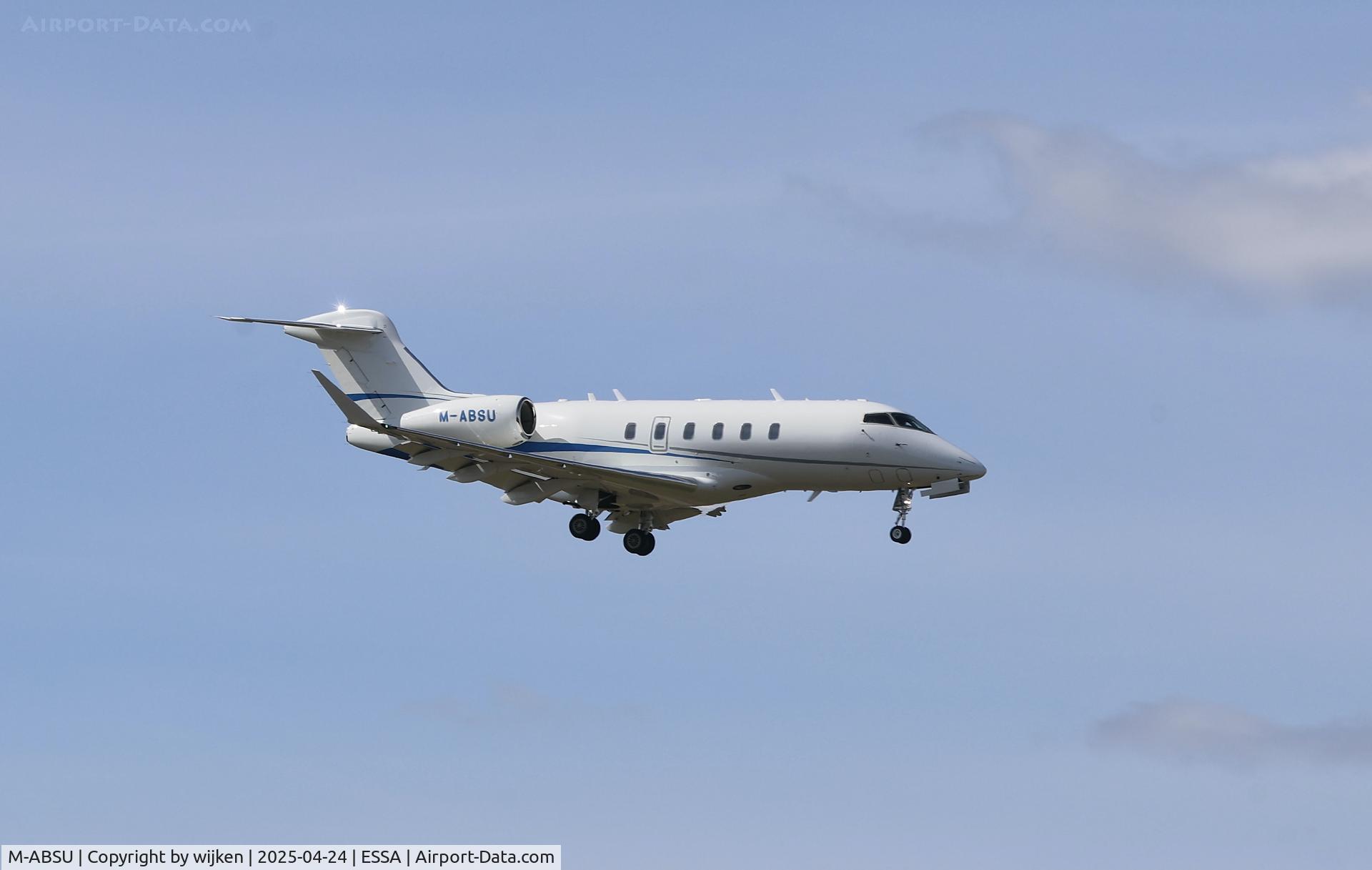 M-ABSU, 2025 Bombardier Challenger 3500 C/N 21052, Rwy 01L