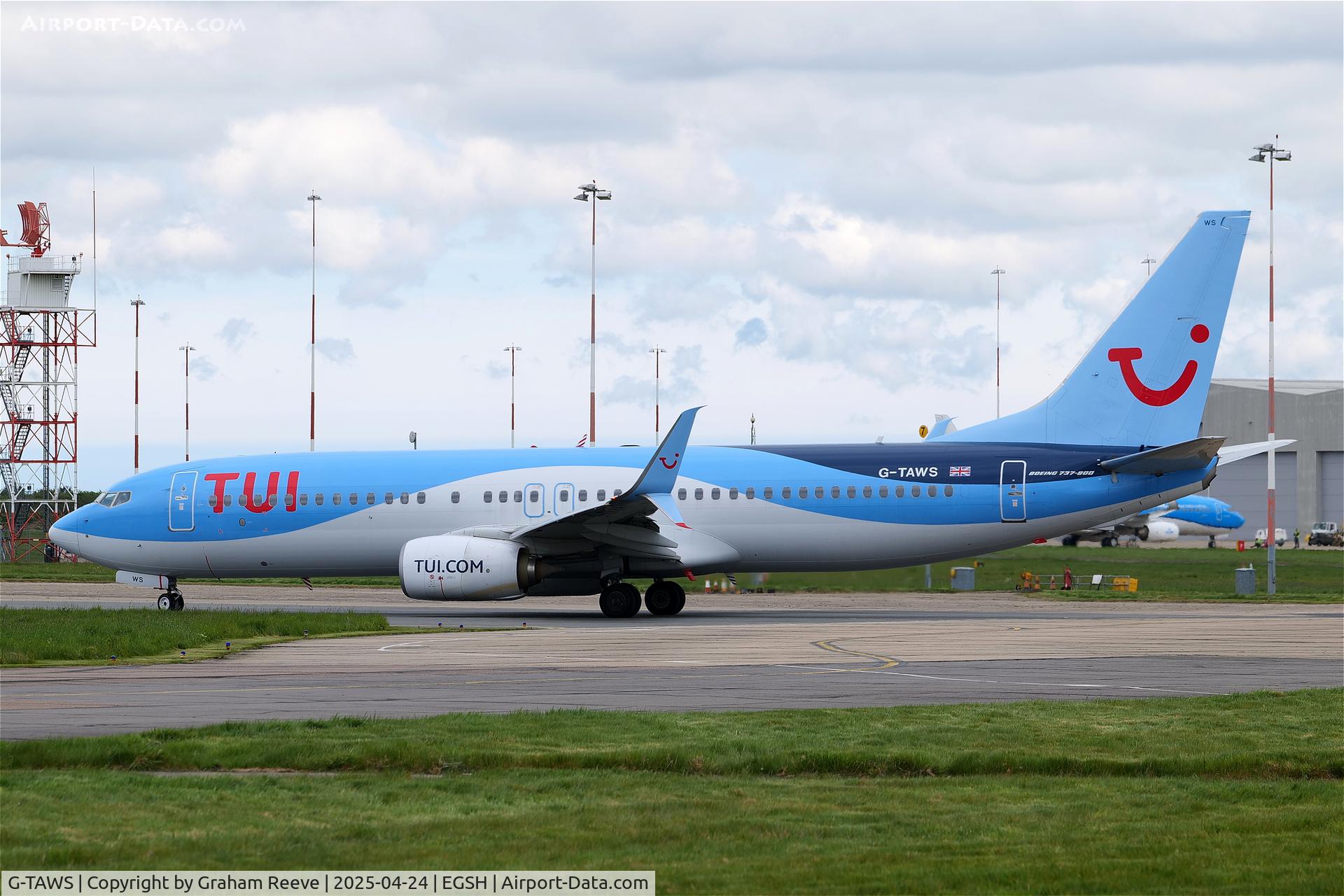 G-TAWS, 2014 Boeing 737-8K5 C/N 37241, Departing from Norwich.