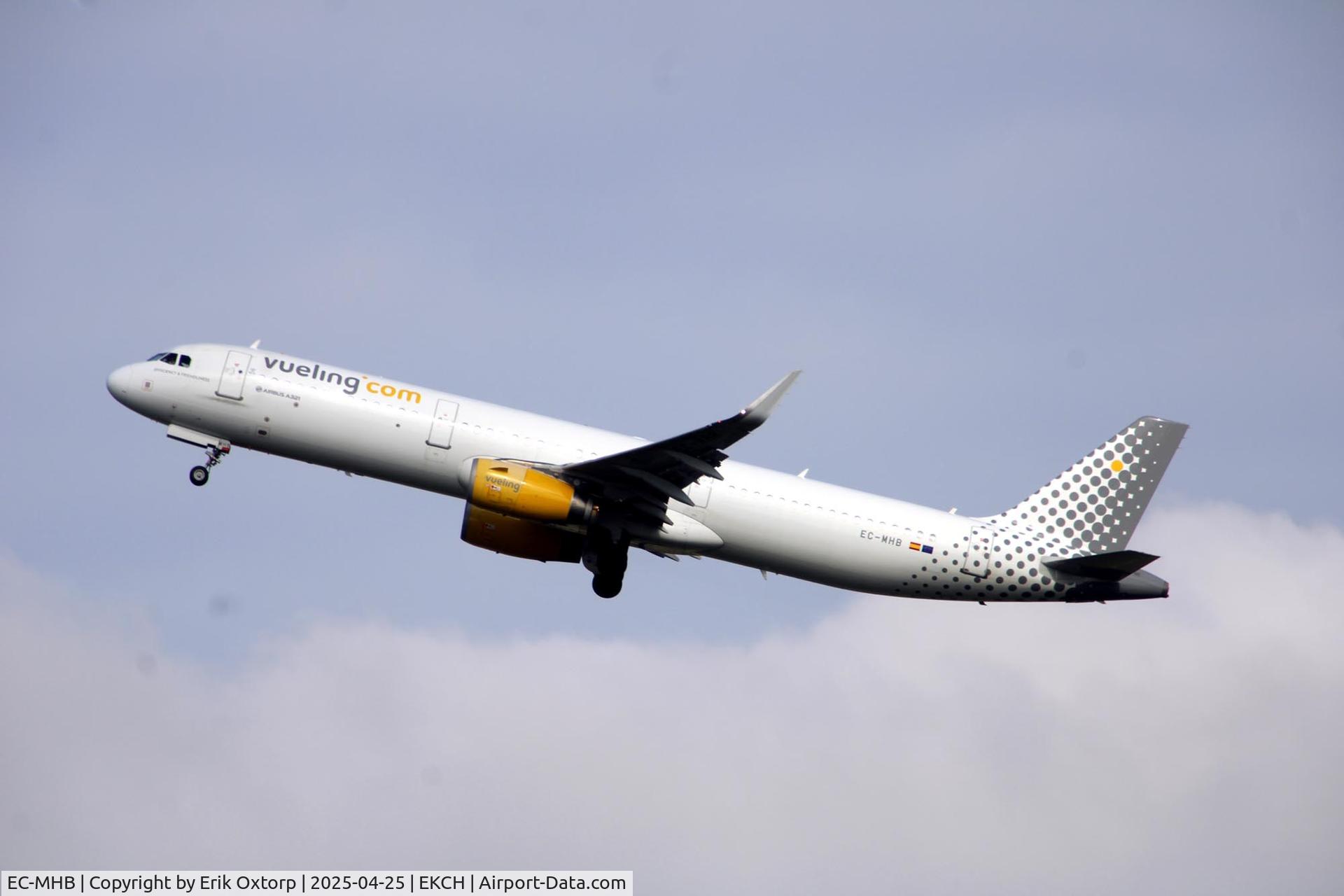 EC-MHB, 2015 Airbus A321-231 C/N 6691, EC-MHB landing rw 22L