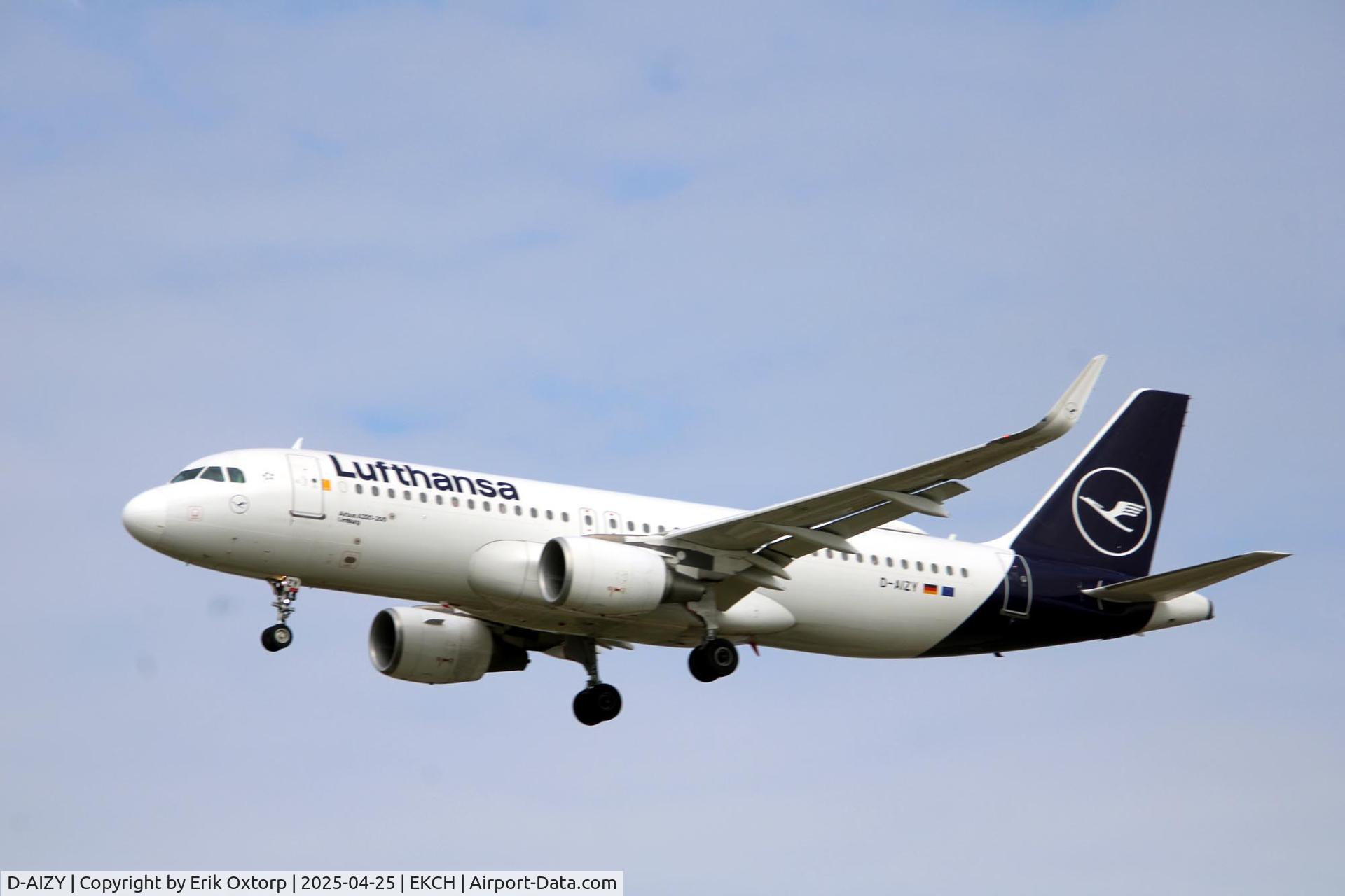 D-AIZY, 2013 Airbus A320-214 C/N 5769, D-AIZY landig rw 22L