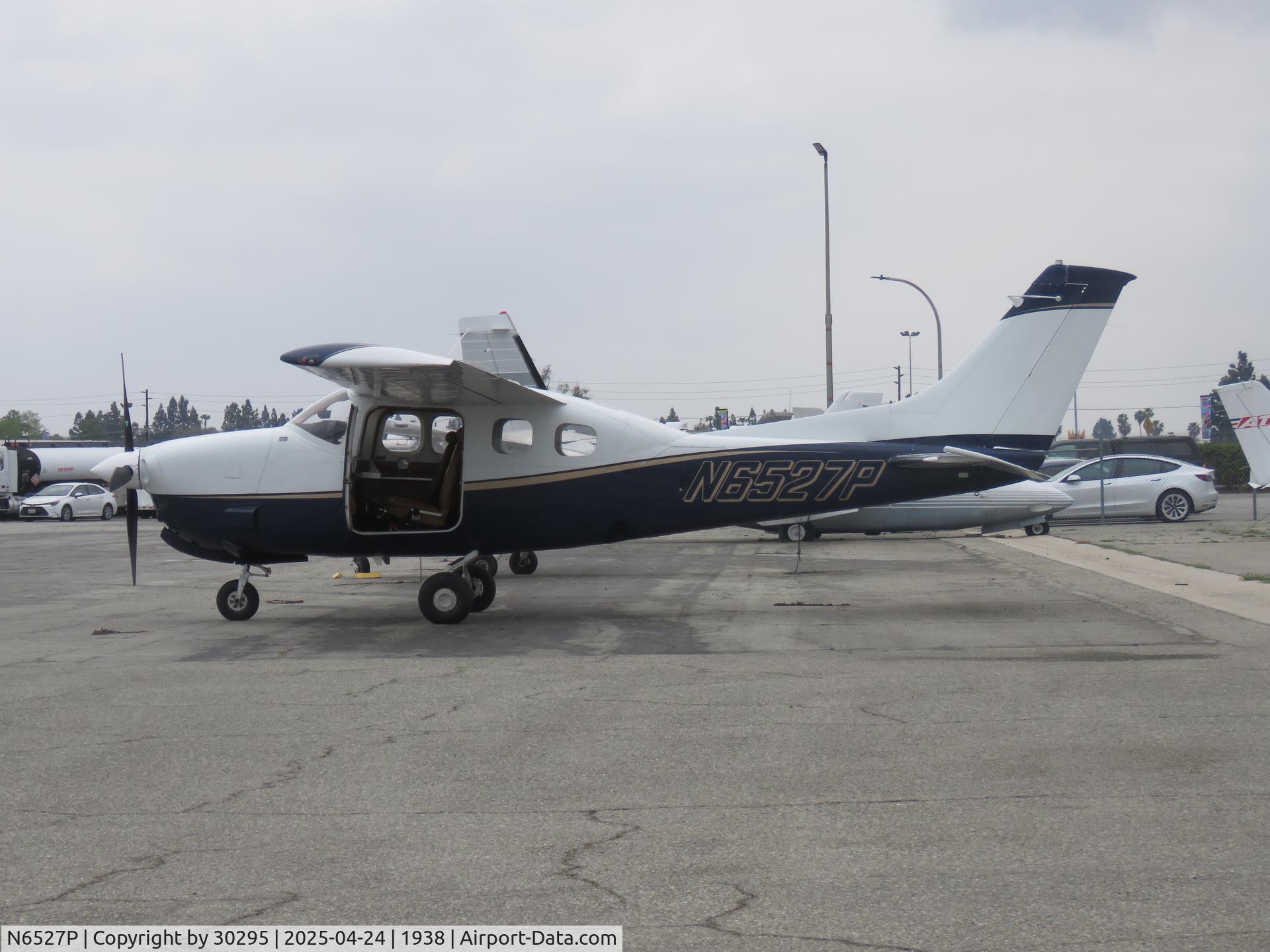 N6527P, 1978 Cessna P210N Pressurised Centurion C/N P21000186, Parked
