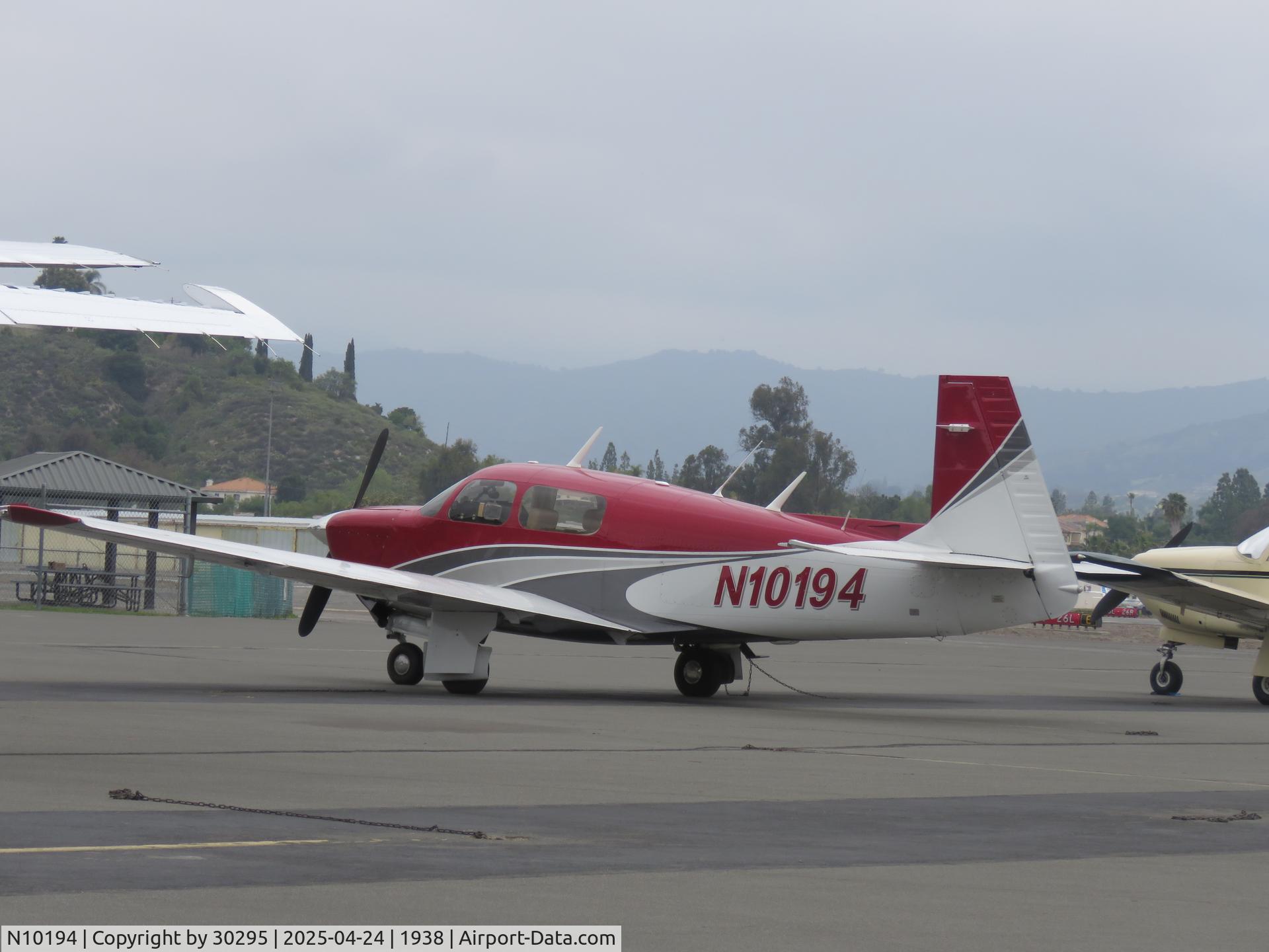 N10194, 1989 Mooney M20J 201 C/N 24-3109, Parked