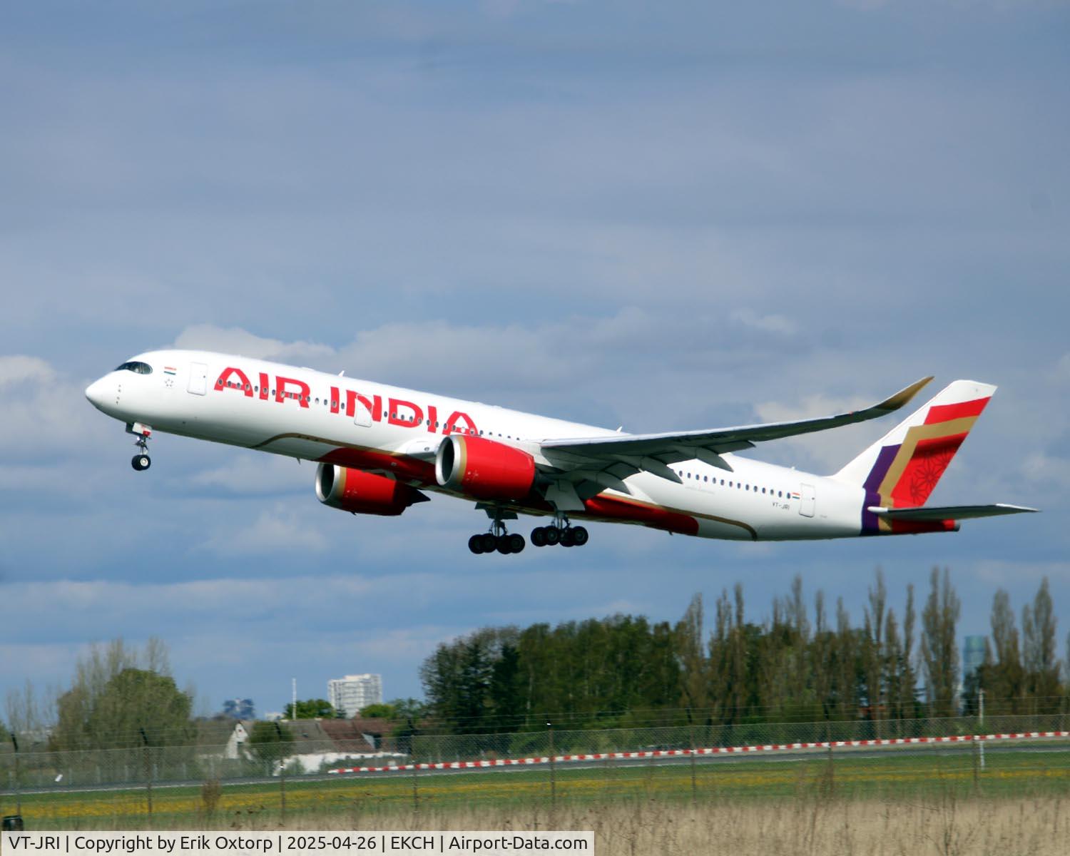 VT-JRI, 2023 Airbus A350-941 C/N 594, VT-JRI takeoff rw 22R