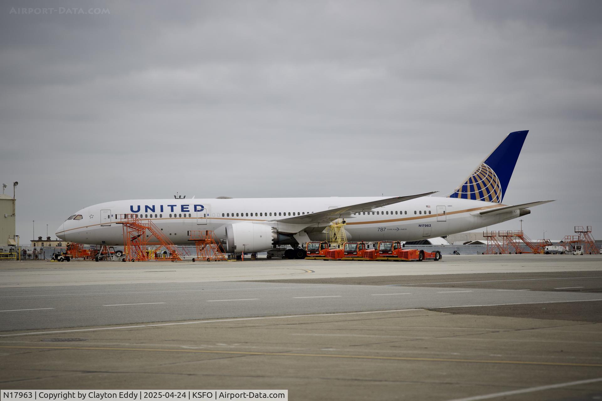 N17963, 2016 Boeing 787-9 Dreamliner C/N 37812, SFO 2025