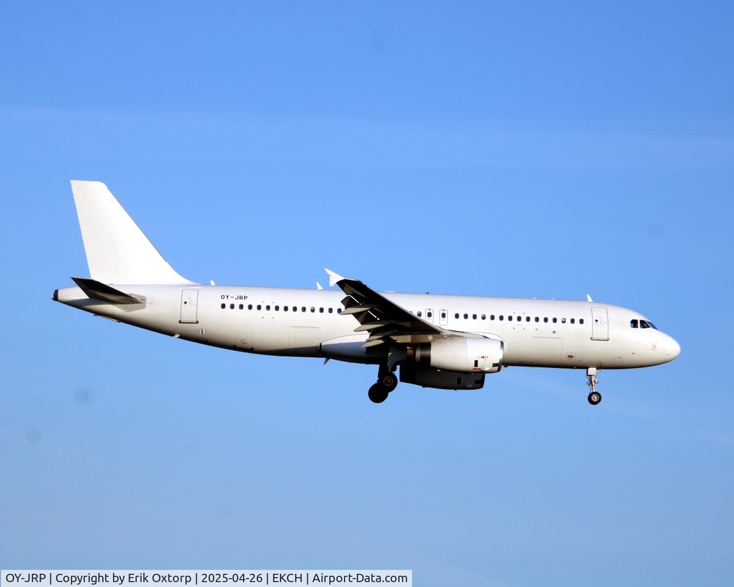 OY-JRP, Airbus 320-232 C/N 4812, OY-JRP landing rw 22