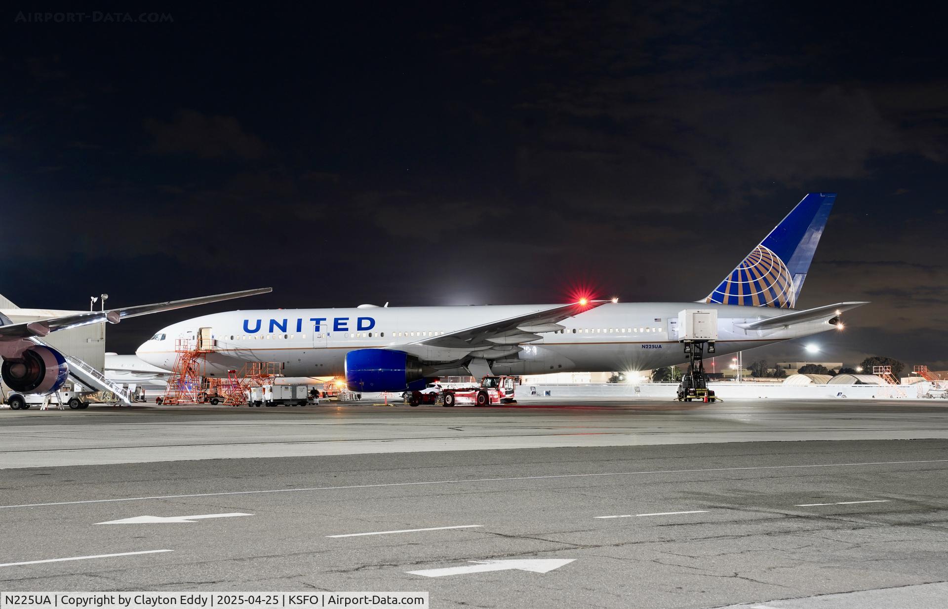 N225UA, 2001 Boeing 777-222/ER C/N 30554, SFO 2025