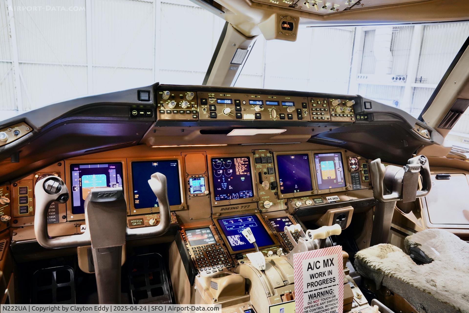N222UA, 2001 Boeing 777-222 C/N 30553, SFO 2025