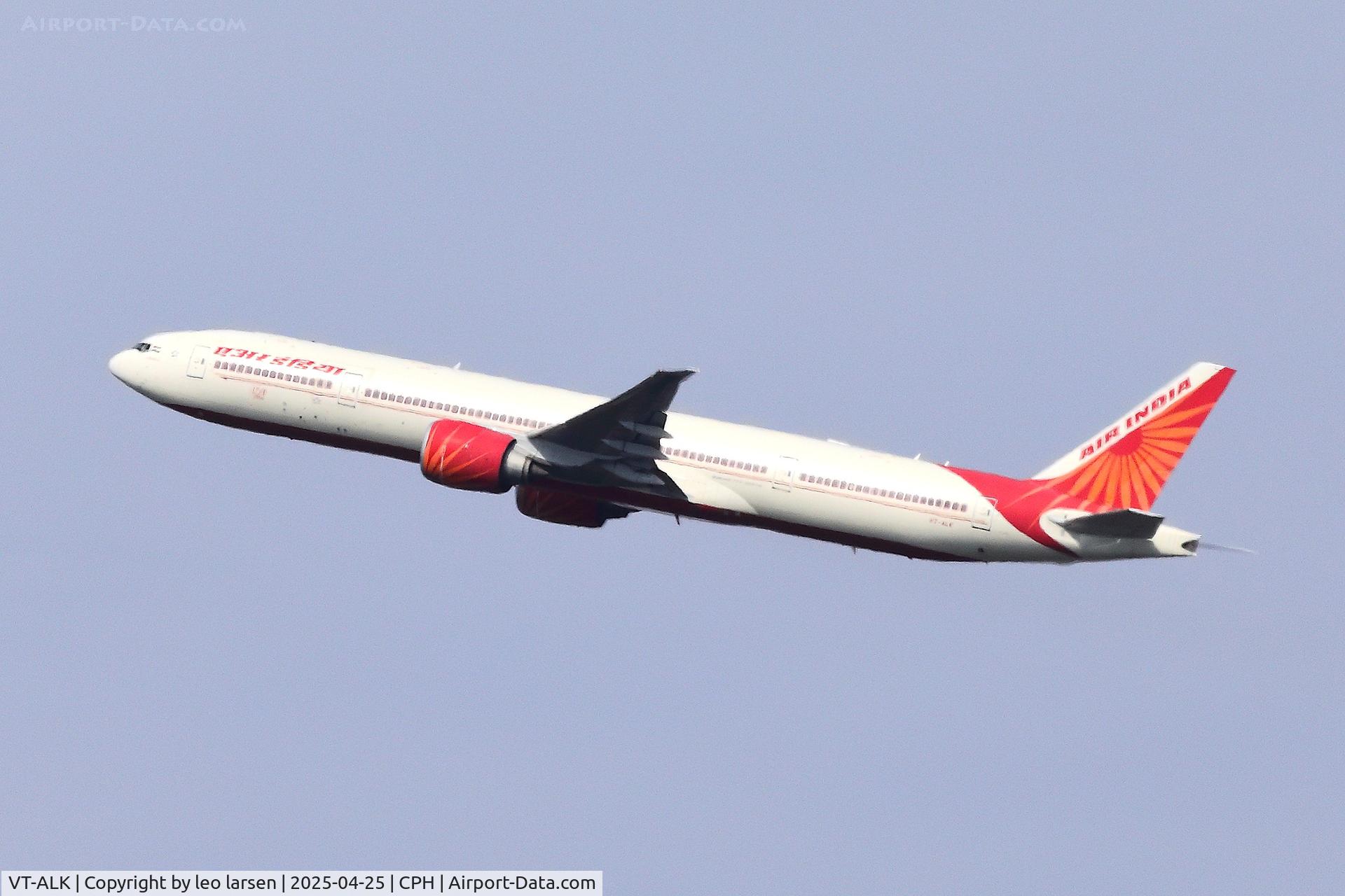 VT-ALK, 2007 Boeing 777-337/ER C/N 36309, Copenhagen 25.4.2025