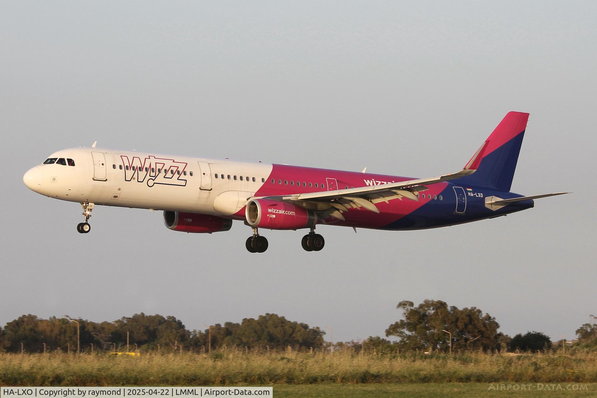 HA-LXO, 2017 Airbus A321-231 C/N 7562, Wizzair Airbus A321-231 reg HA-LXO landing on RW31 Malta.