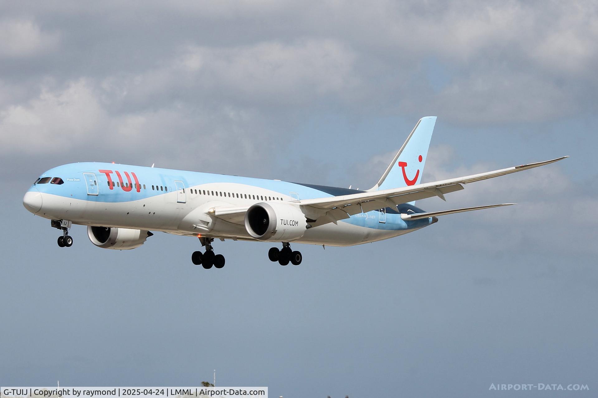G-TUIJ, 2016 Boeing 787-9K5 Dreamliner C/N 44578, Boeing 787-9KS reg G-TUIJ of TuiFly landing in Malta.