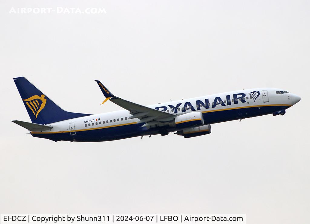 EI-DCZ, 2004 Boeing 737-8AS C/N 33815, Climbing after take off from rwy 32R... Blended scimitar winglets mounted...