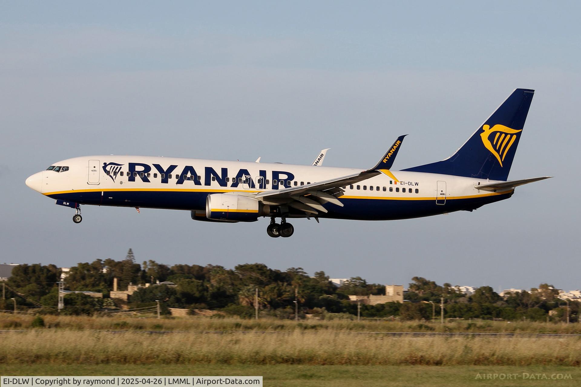 EI-DLW, 2006 Boeing 737-8AS C/N 33599, Boeing 737-8AS reg EI-DLW of Ryanair landing in Malta RW31.