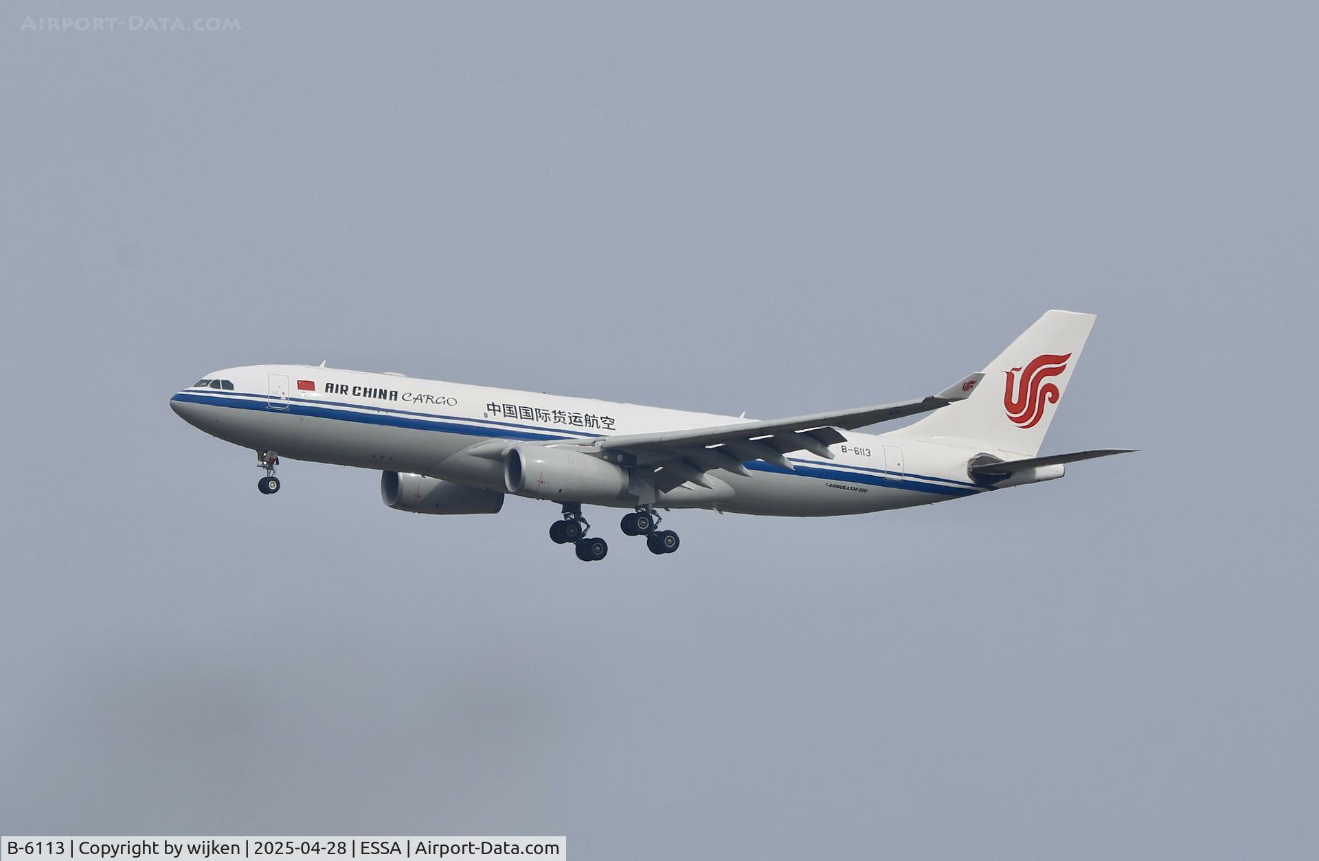 B-6113, 2007 Airbus A330-243 C/N 890, Rwy 26