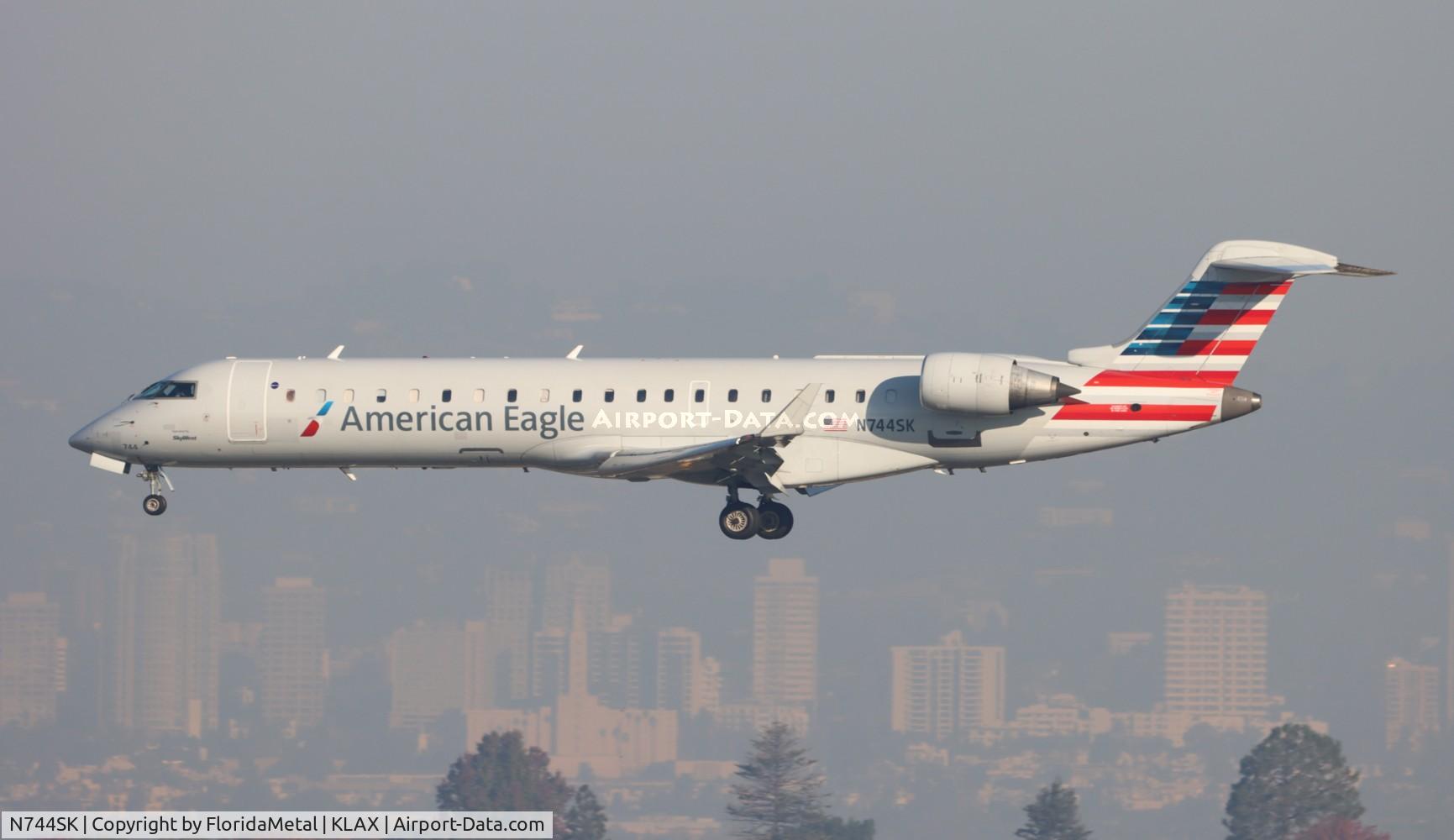 N744SK, 2005 Bombardier CRJ-701 (CL-600-2C10) Regional Jet C/N 10200, SKW/AE CR7 zx pdx-lax