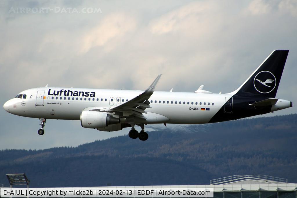 D-AIUL, 2015 Airbus A320-214 C/N 6521, Landing