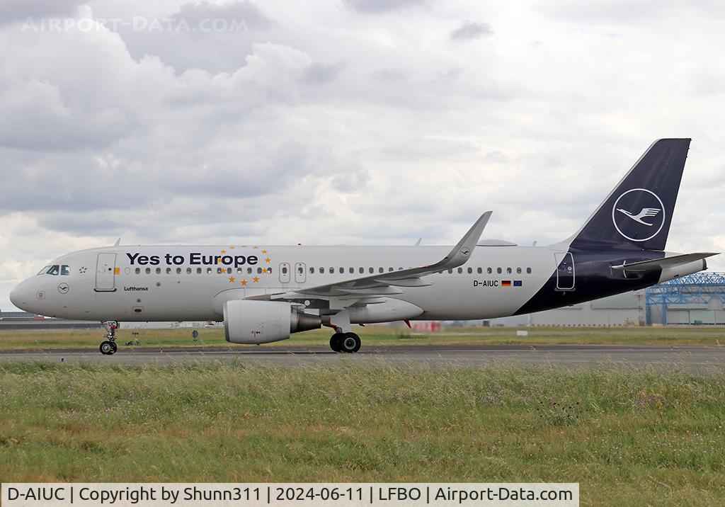 D-AIUC, 2014 Airbus A320-214 C/N 6006, Taxiing to the Terminal in new c/s with additional 