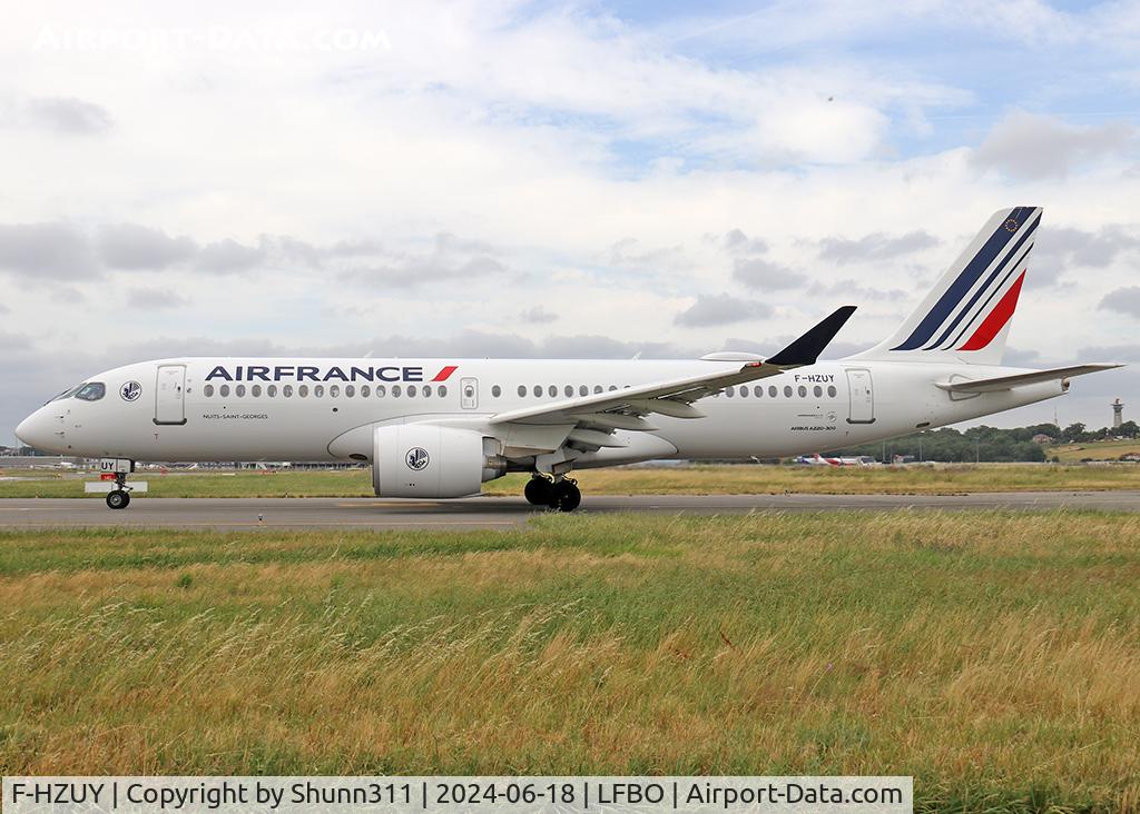 F-HZUY, 2023 Airbus Canada A220-300 C/N 55221, Taxiing holding point rwy 14L for departure...