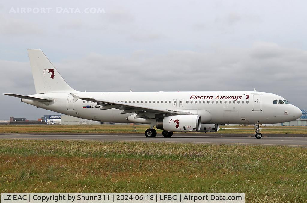 LZ-EAC, 2004 Airbus A320-232 C/N 2322, Lining up rwy 14L for departure... Nouvelair summer lease...