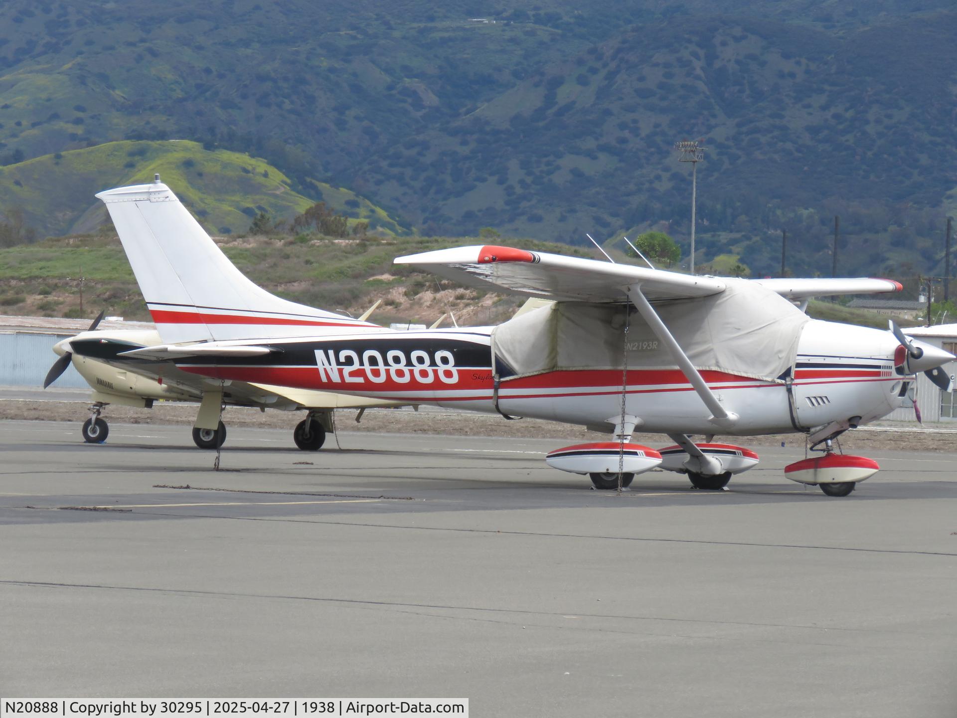 N20888, 1972 Cessna 182P Skylane C/N 18261287, Parked