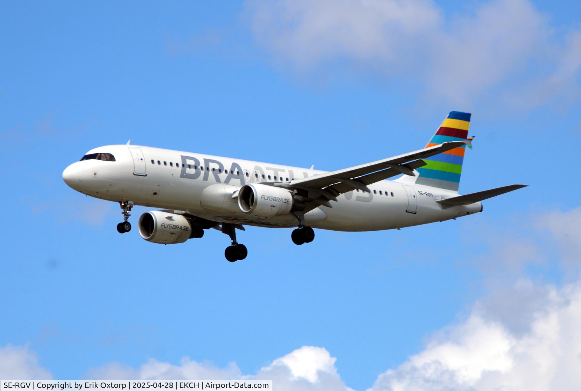 SE-RGV, 2004 Airbus A319-111 C/N 2283, SE-RGV landing rw 22L