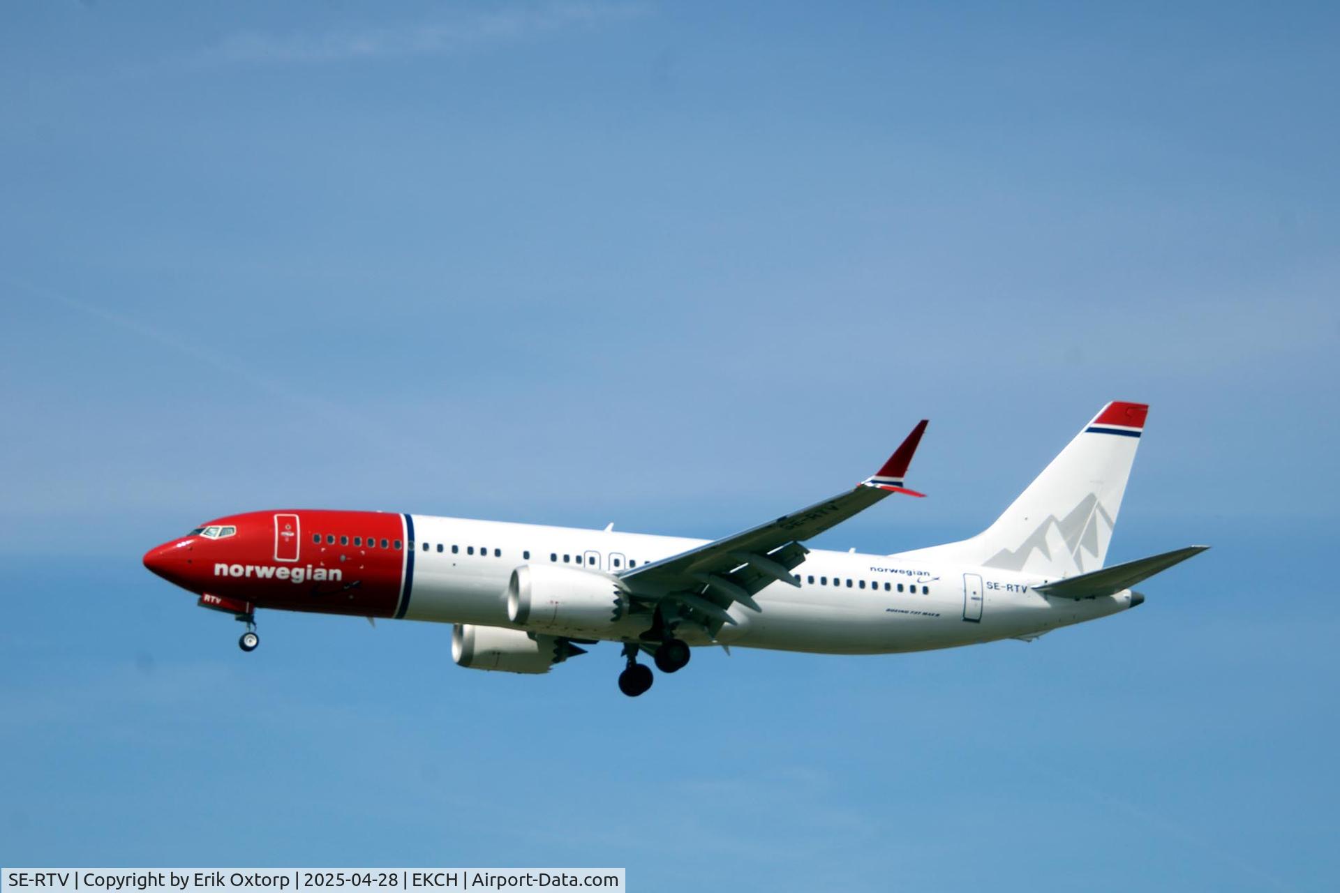 SE-RTV, 2025 Boeing 737-8 MAX C/N 44877, SE-RTV landing rw 22L