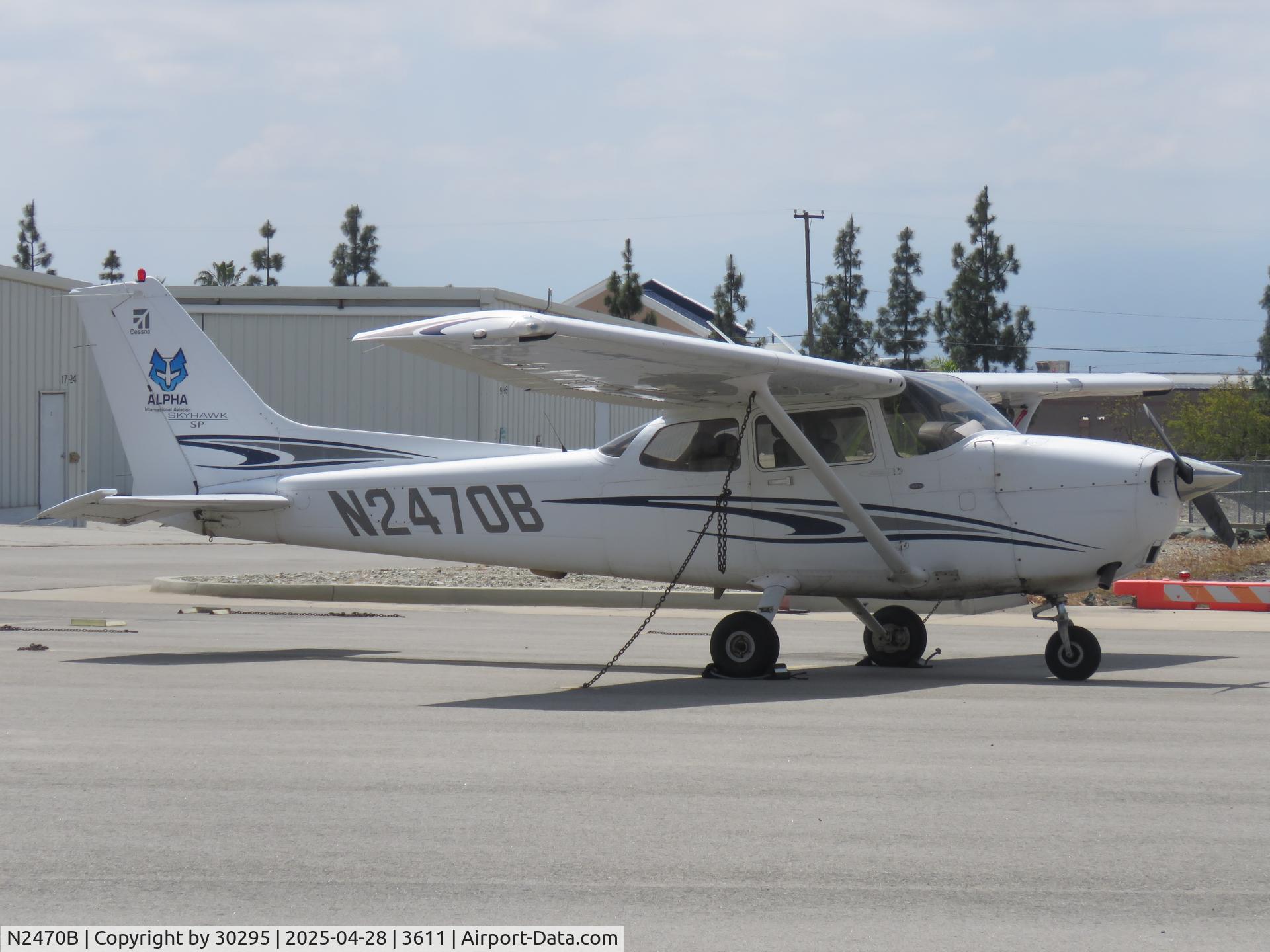 N2470B, 2005 Cessna 172S C/N 172S10069, Parked