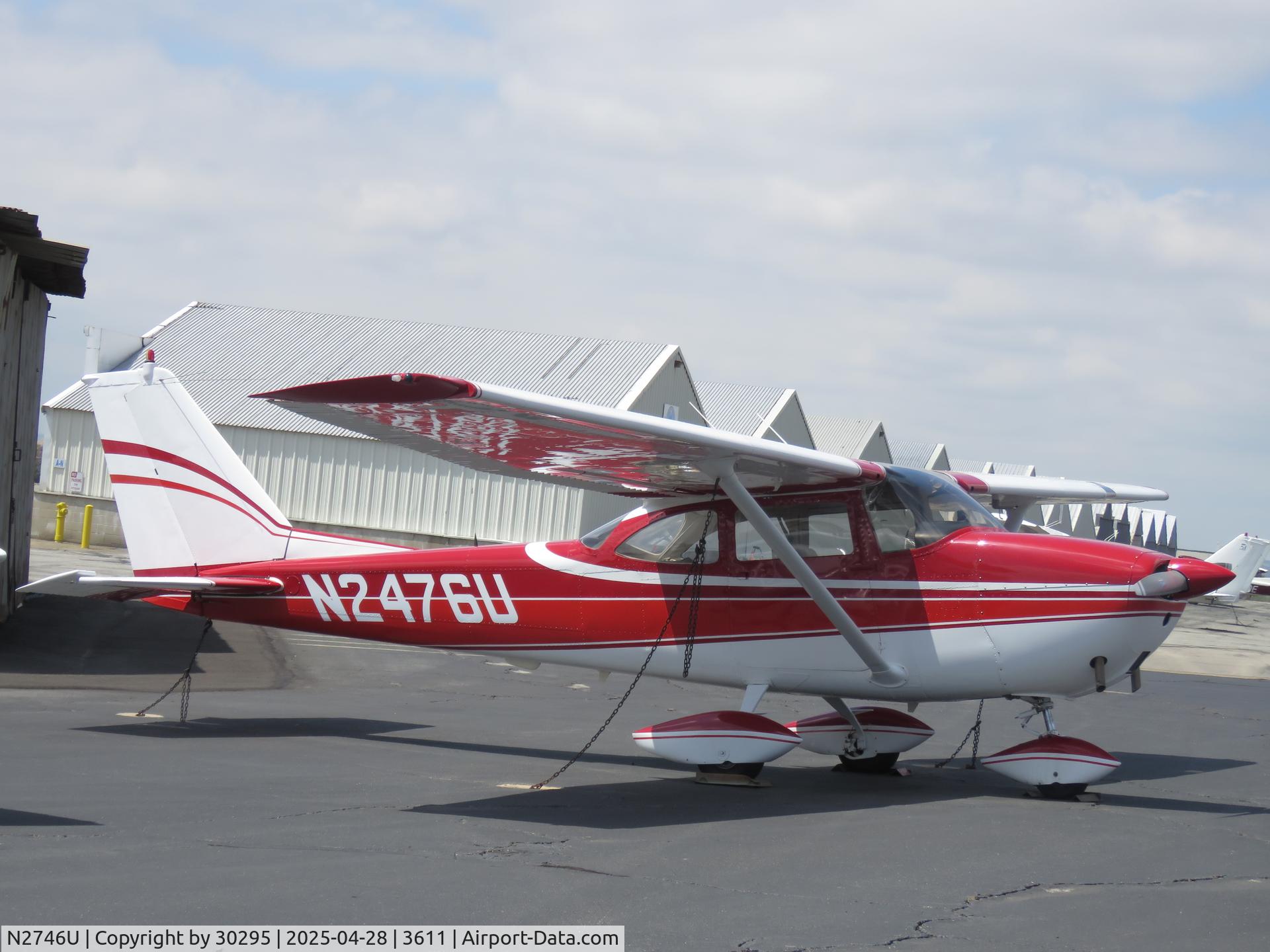 N2746U, 1998 Cessna 182S Skylane C/N 18280341, Parked
