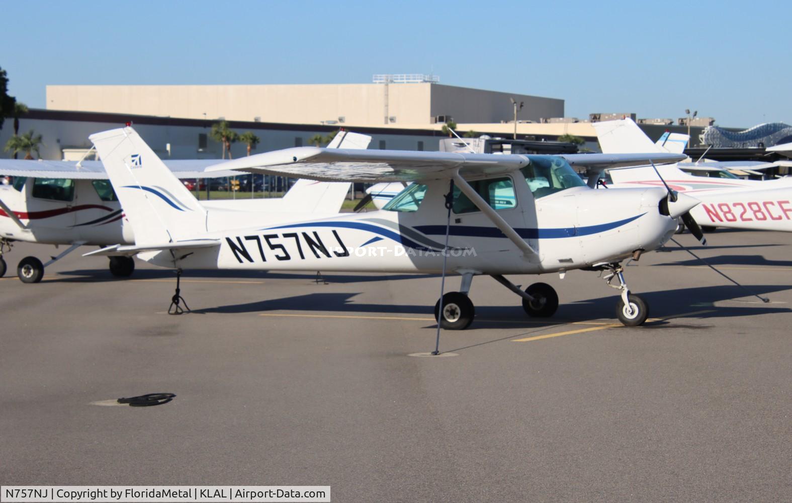 N757NJ, 1977 Cessna 152 C/N 15279870, C152 zx 
