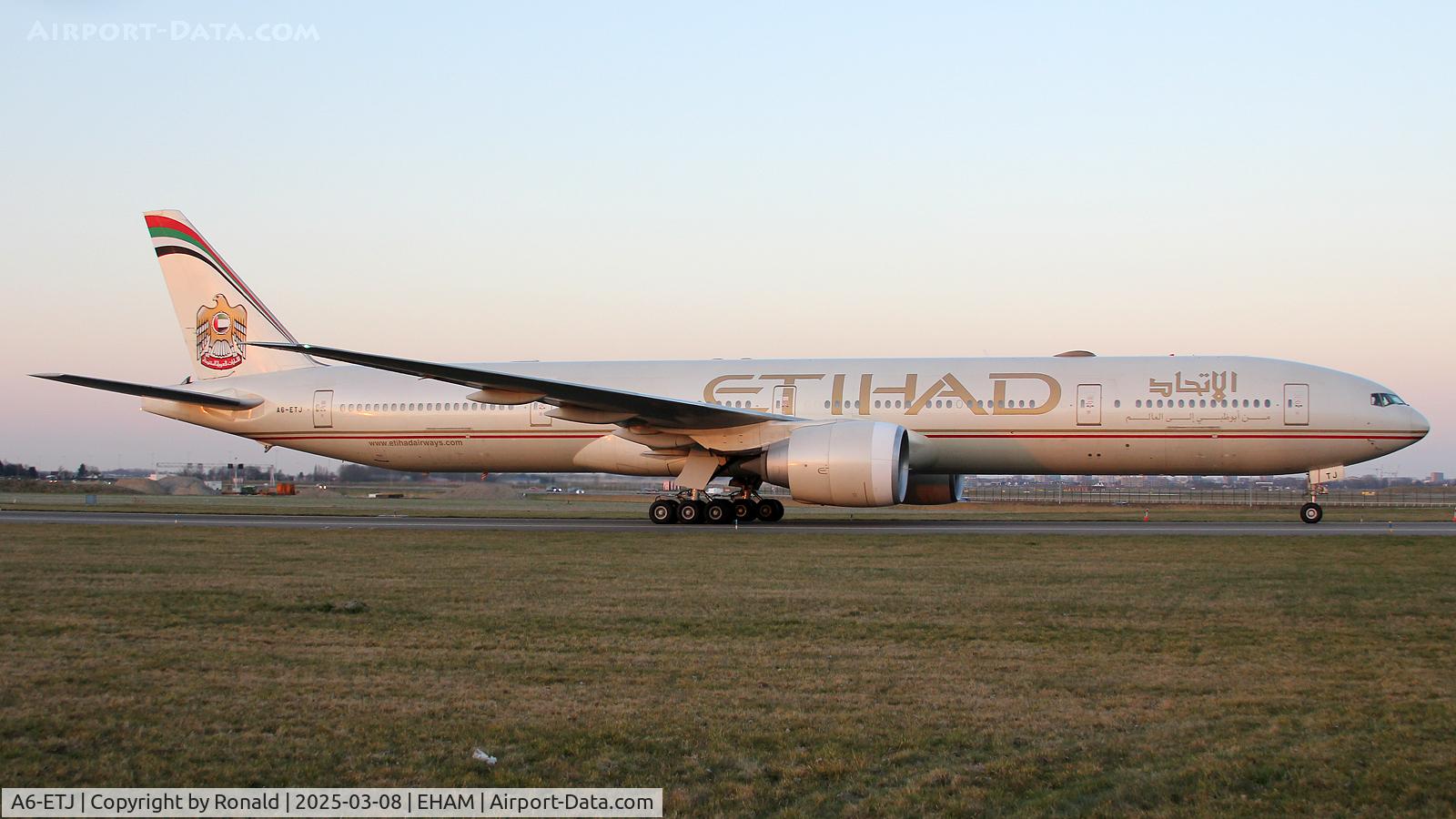 A6-ETJ, 2012 Boeing 777-3FX/ER C/N 39685, at eham