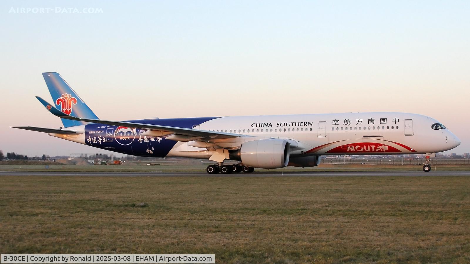 B-30CE, 2022 Airbus A350-941 C/N 376, at eham