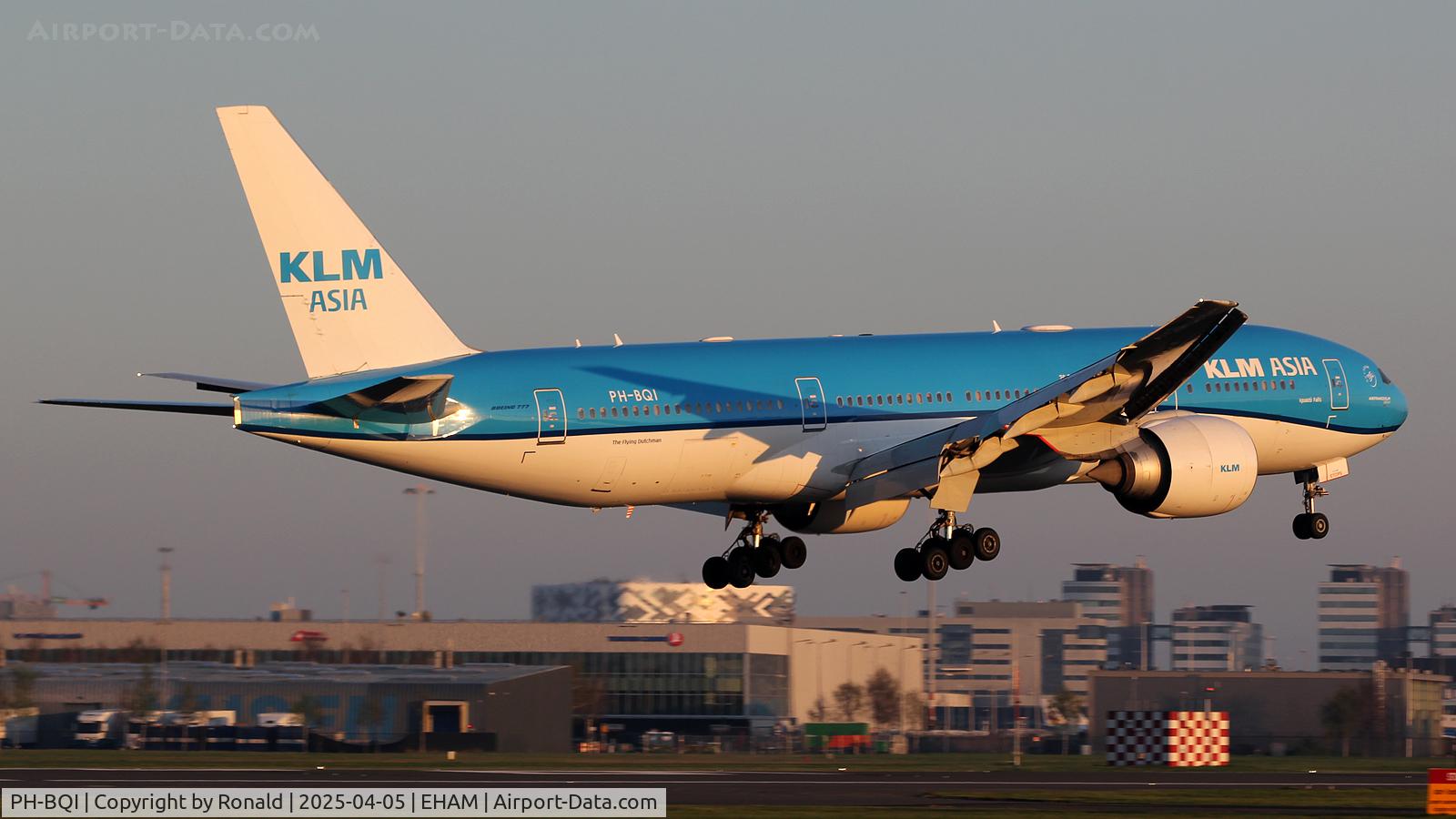 PH-BQI, 2004 Boeing 777-206/ER C/N 33714, at eham
