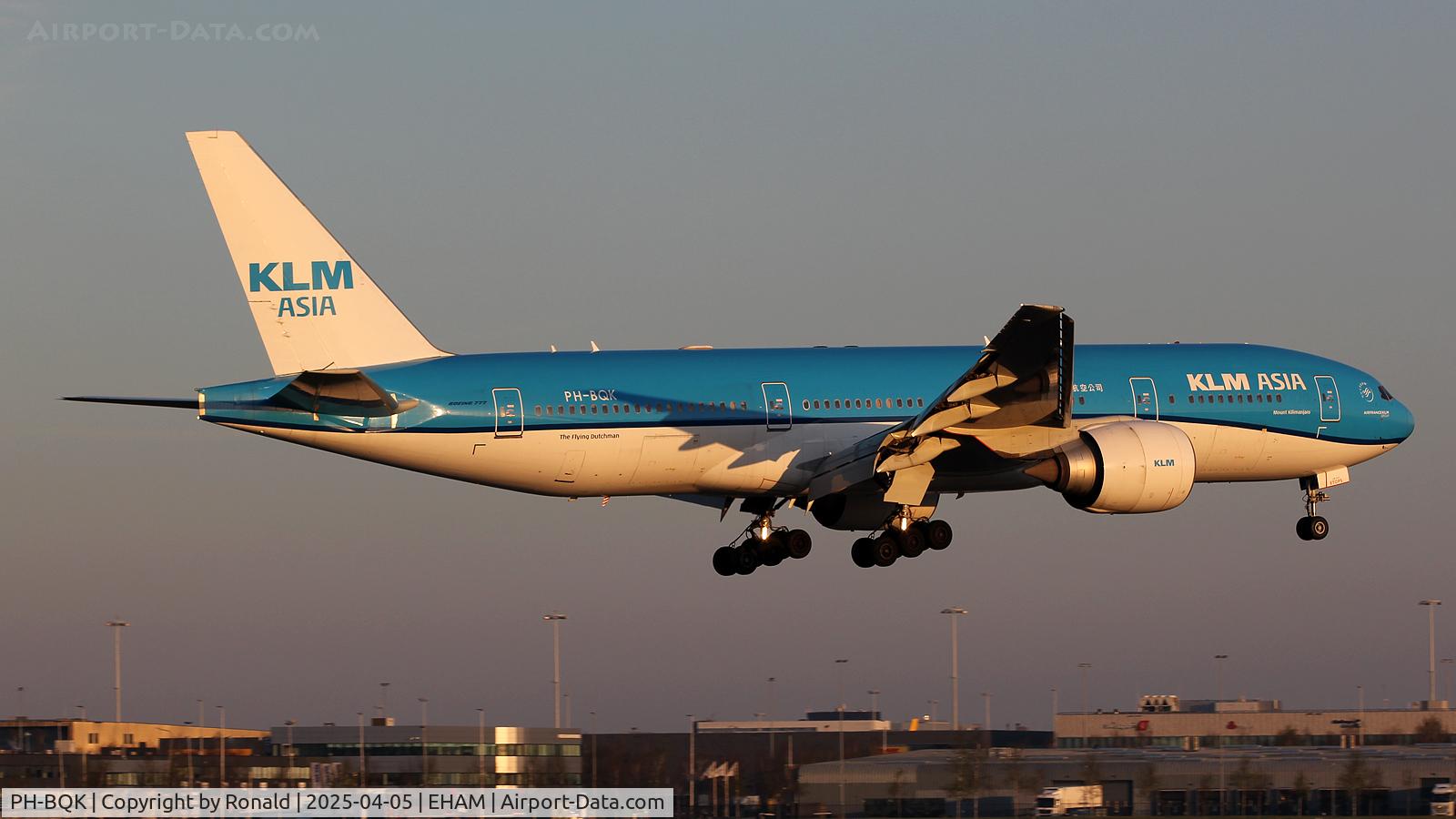 PH-BQK, 2005 Boeing 777-206/ER C/N 29399, at eham