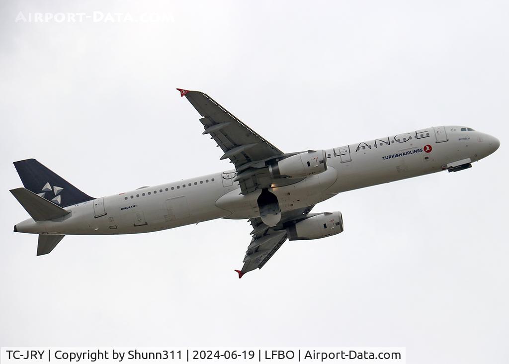 TC-JRY, 2012 Airbus A321-231 C/N 5083, On take off with Star Alliance c/s