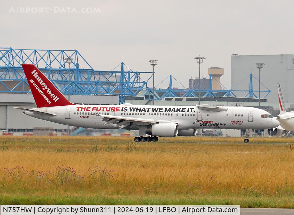 N757HW, 1982 Boeing 757-225 C/N 22194, Arriving from flight...
