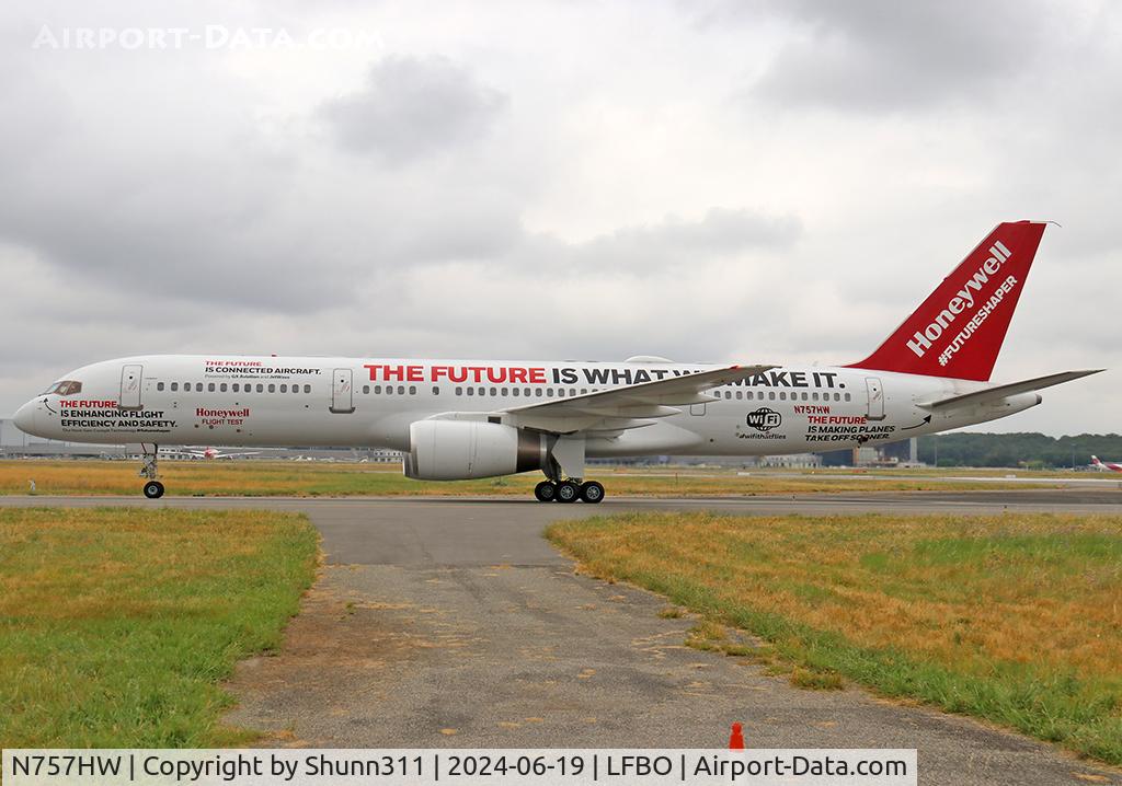 N757HW, 1982 Boeing 757-225 C/N 22194, Taxiing to the General Aviation area...