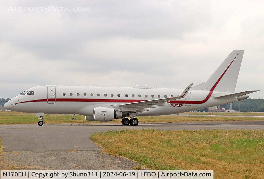 N170EH, 2004 Embraer 175LR (ERJ-170-200LR) C/N 17000059, Taxiing to the General Aviation area...