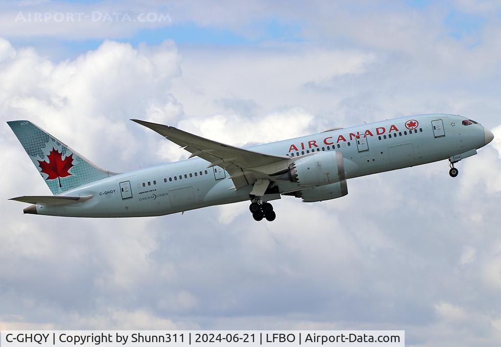 C-GHQY, 2015 Boeing 787-8 Dreamliner Dreamliner C/N 35264, Taking off from rwy 32R... old c/s