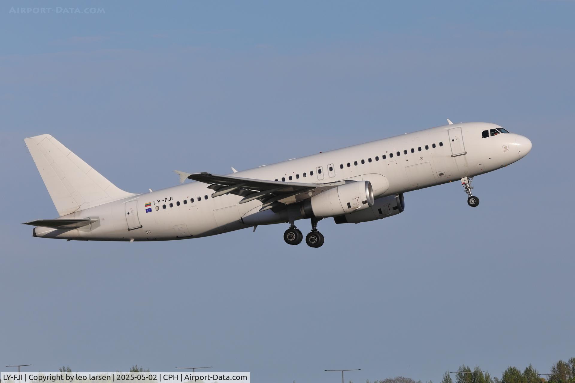 LY-FJI, 2004 Airbus A320-232 C/N 2157, Copenhagen 2.5.2025 Flying for Norwegian