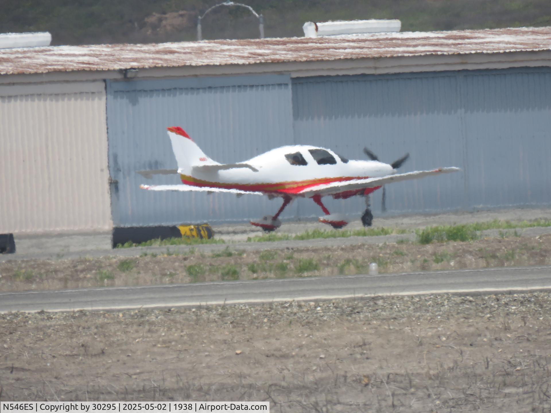 N546ES, 2014 Lancair ES C/N MEW001ES, Taxiing to hanger