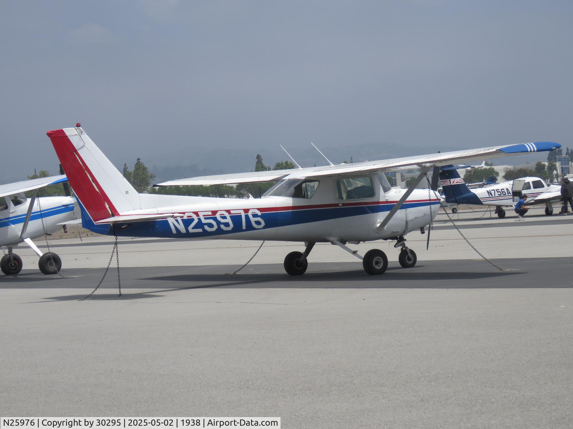 N25976, 1977 Cessna 152 C/N 15280890, Parked