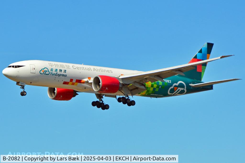 B-2082, 2010 Boeing 777-F6N C/N 37716, Kystvejen RWY22L